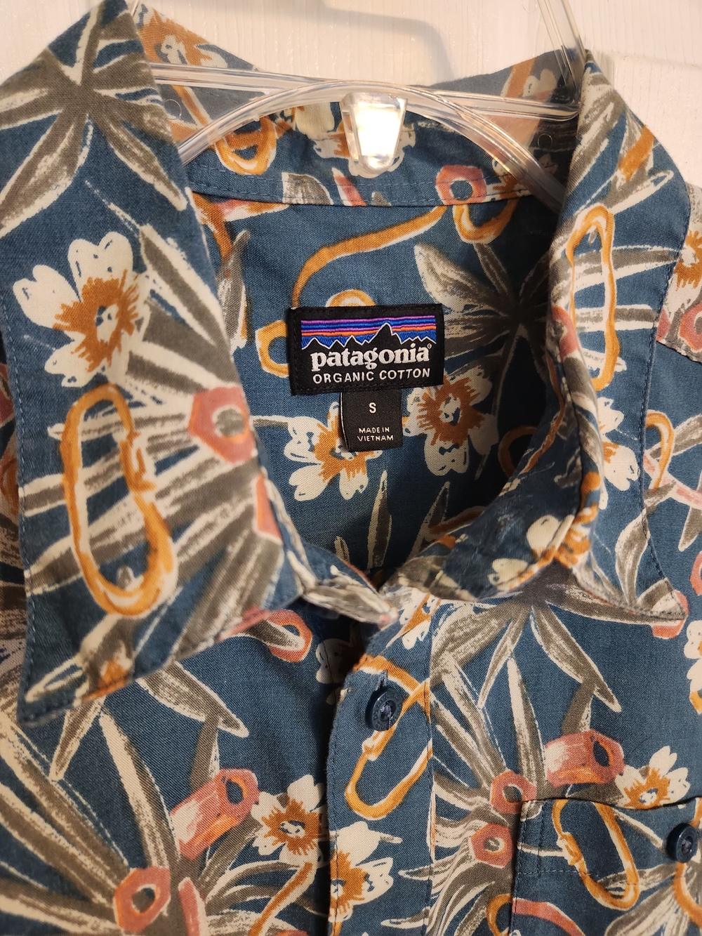 Patagonia Men’s Blue Floral Organic Button-Down Shirt. Small. Never Worn.